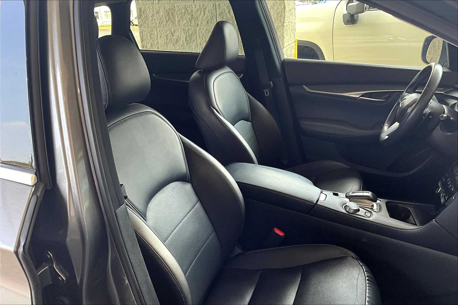 2024 Infiniti QX50 Luxe AWD photo 8