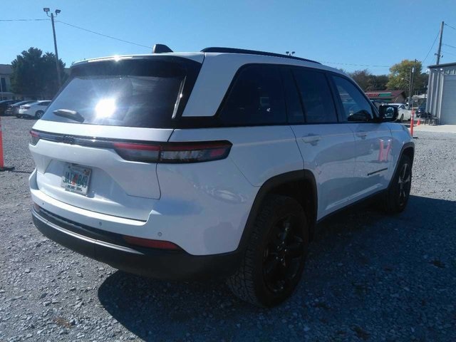 2023 Jeep Grand Cherokee Altitude photo 4