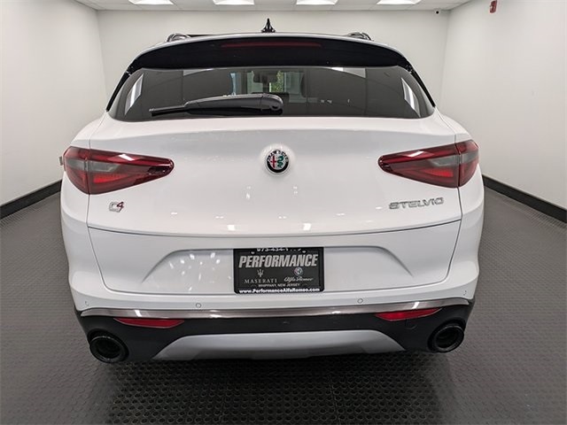 2022 Alfa Romeo Stelvio Ti photo 5