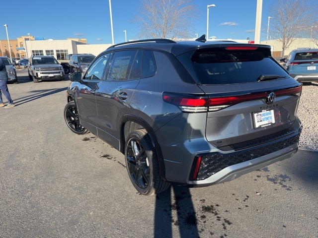 2025 Volkswagen Tiguan SE R-Line Black photo 2