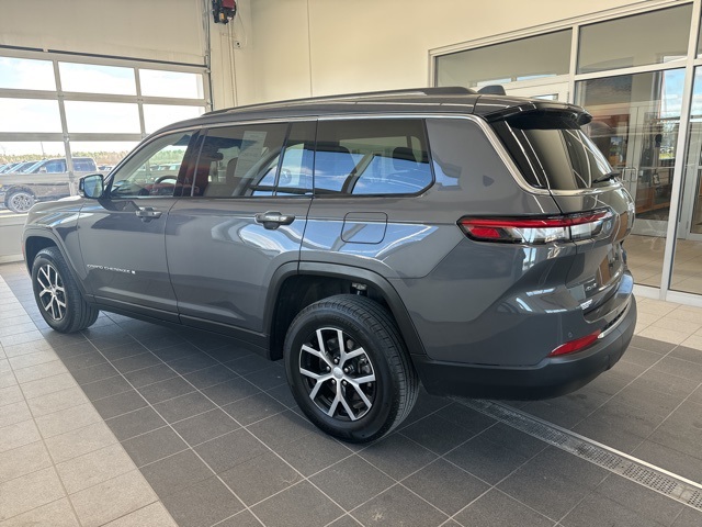 2023 Jeep Grand Cherokee Limited photo 3