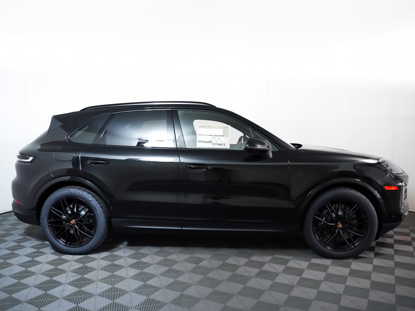 2025 Porsche Cayenne E-Hybrid photo 9