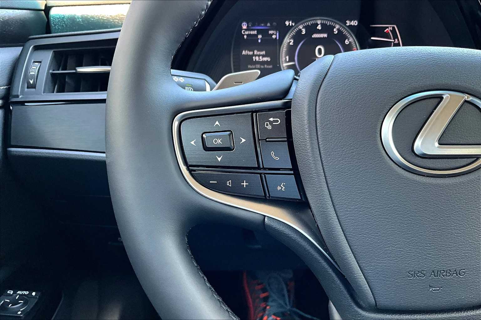 2025 Lexus ES 350 photo 22