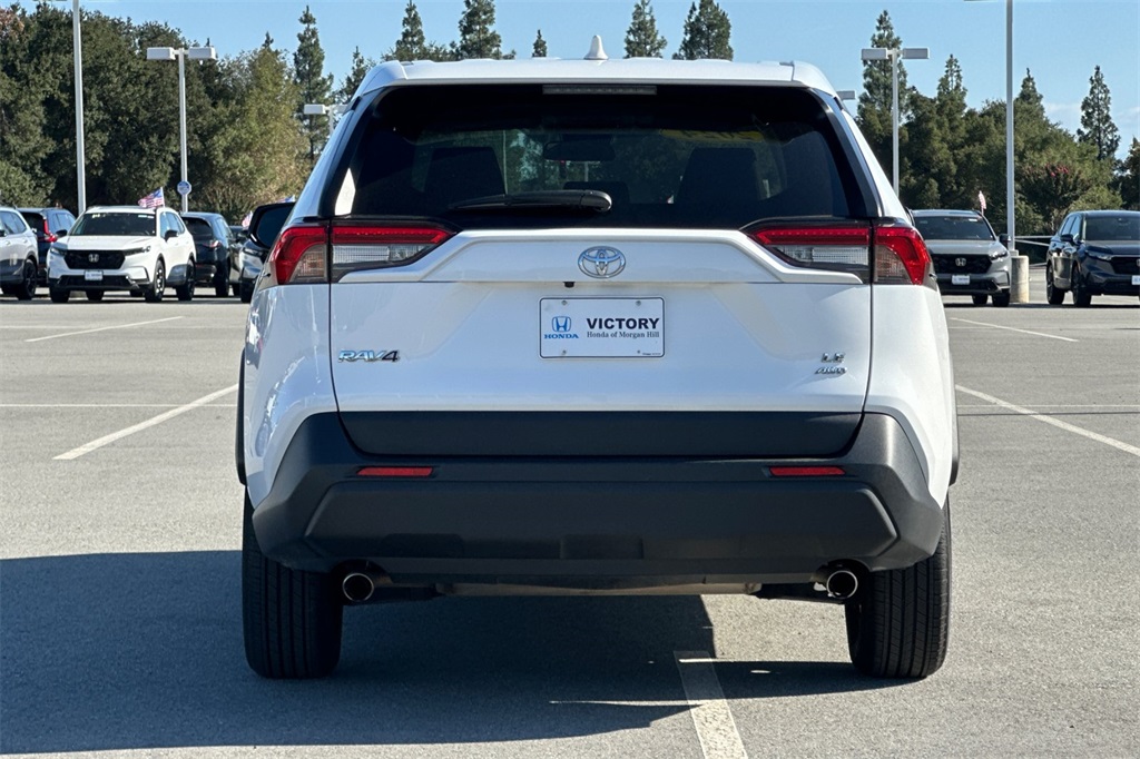2024 Toyota RAV4 LE photo 3