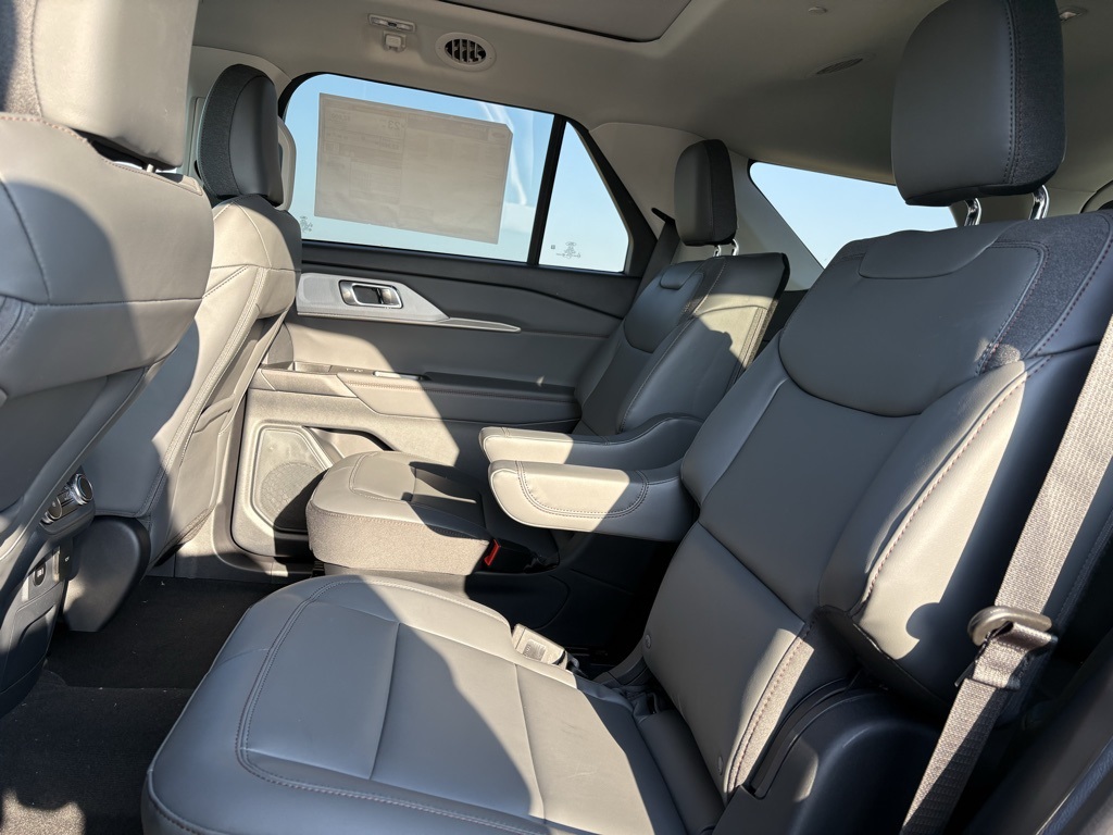 2025 Ford Explorer photo 22