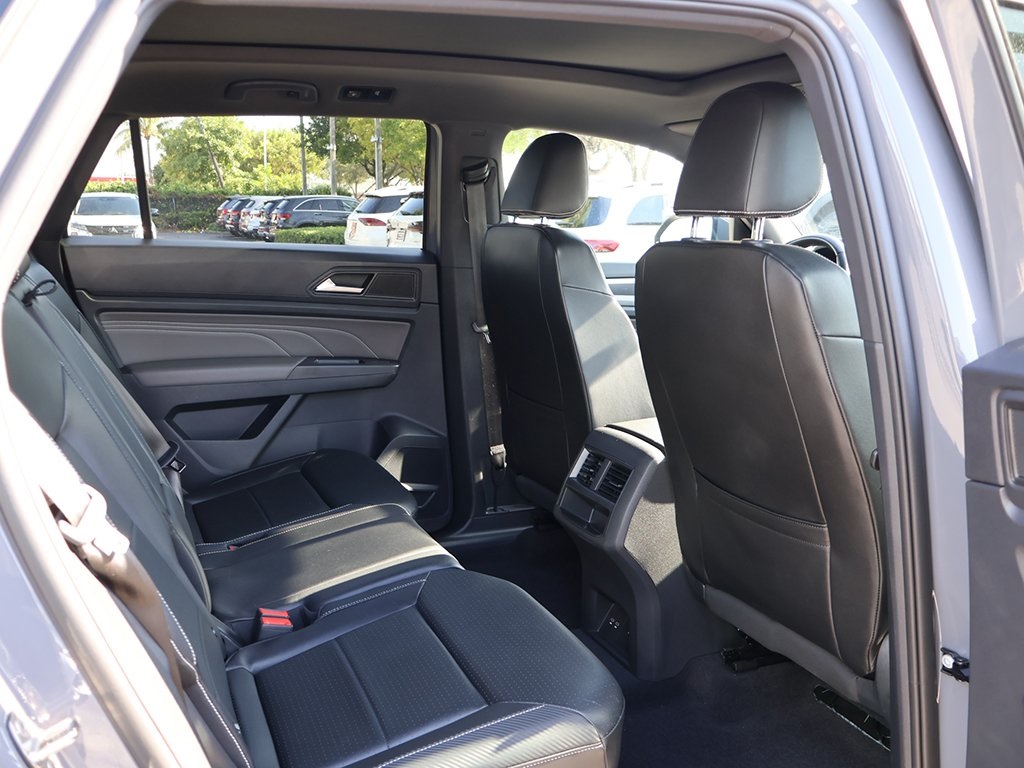 2021 Volkswagen Atlas Cross Sport V6 SE Technology R-Line photo 31