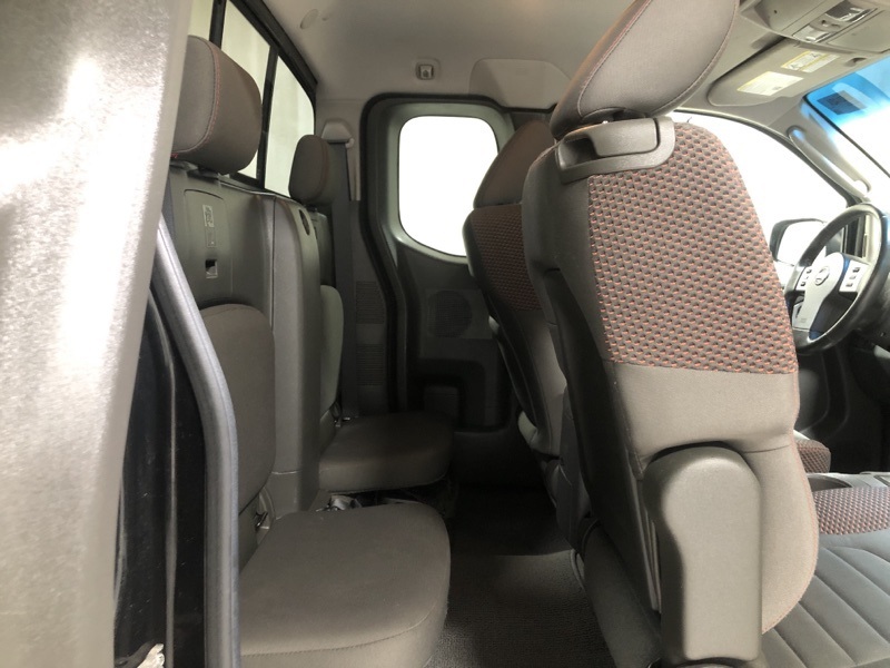 2011 Nissan Frontier PRO-4X photo 9
