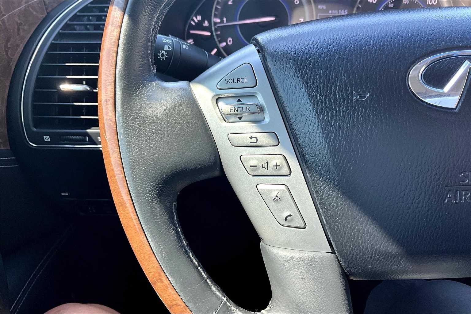 2016 Infiniti QX80 Limited photo 23