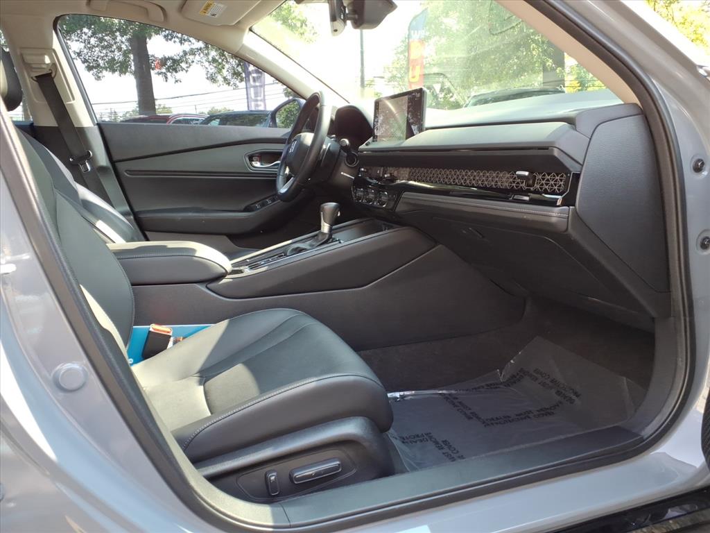2023 Honda Accord Hybrid Touring photo 11