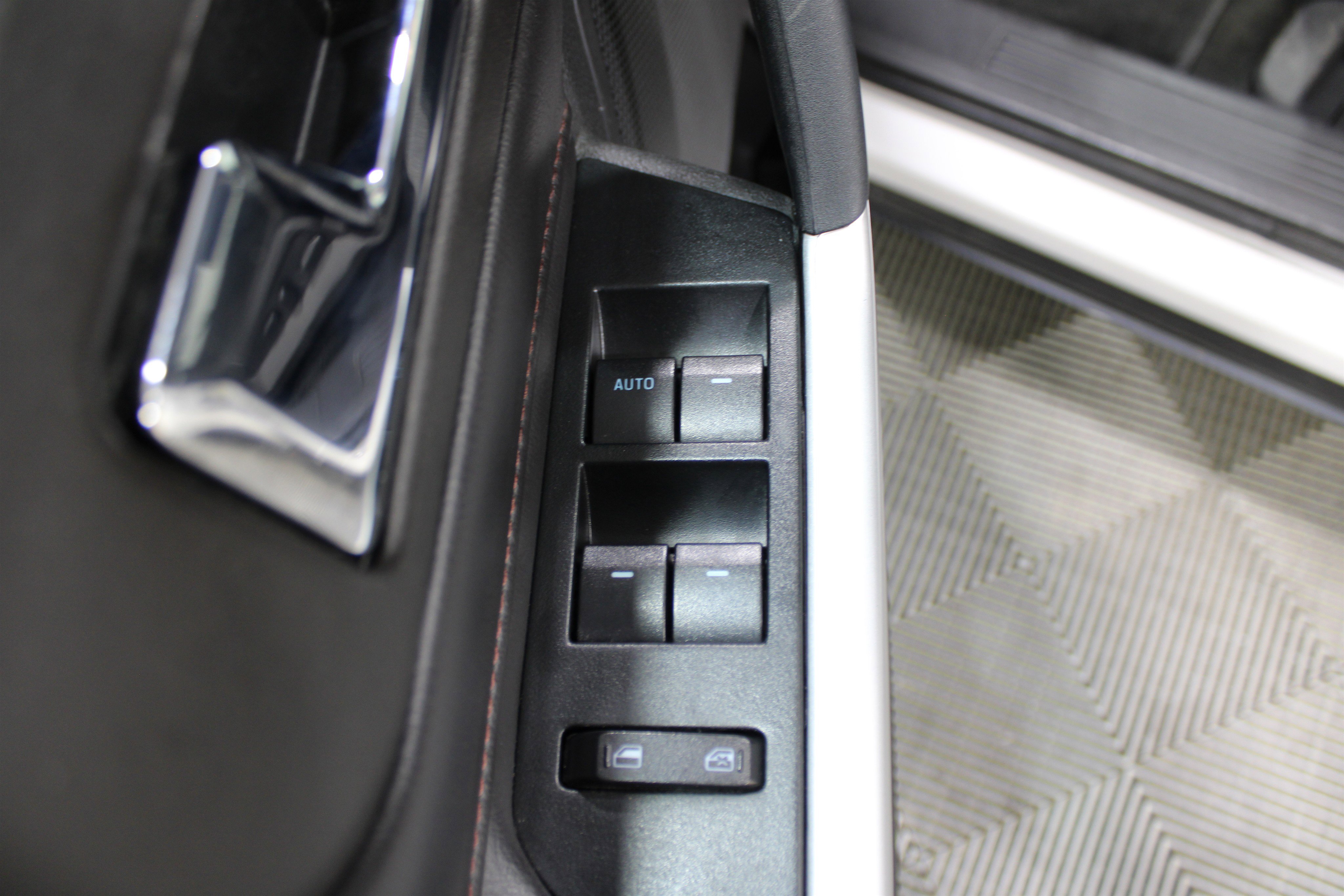2013 Ford Edge SEL photo 2