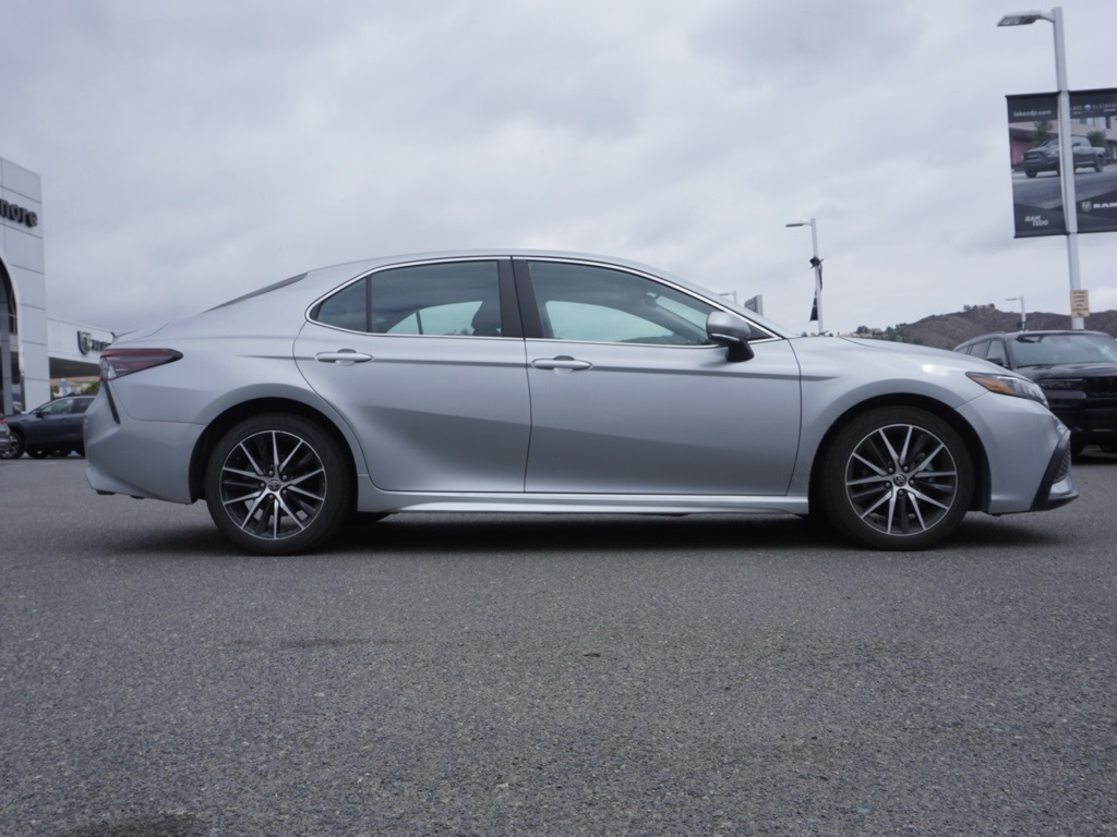 2023 Toyota Camry SE photo 2
