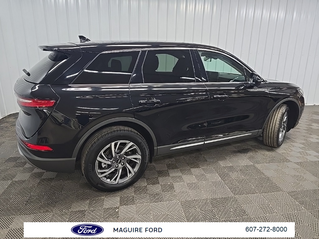 2023 Lincoln Corsair Standard photo 2