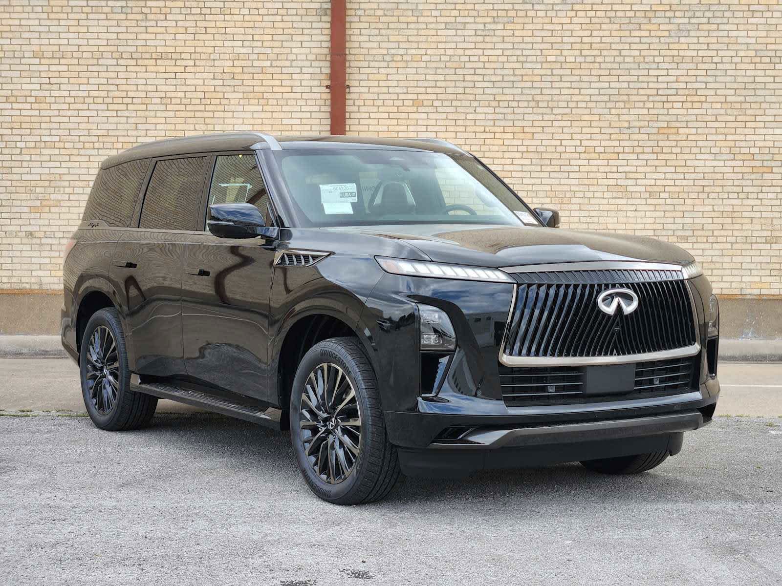 2025 Infiniti QX80 photo 2
