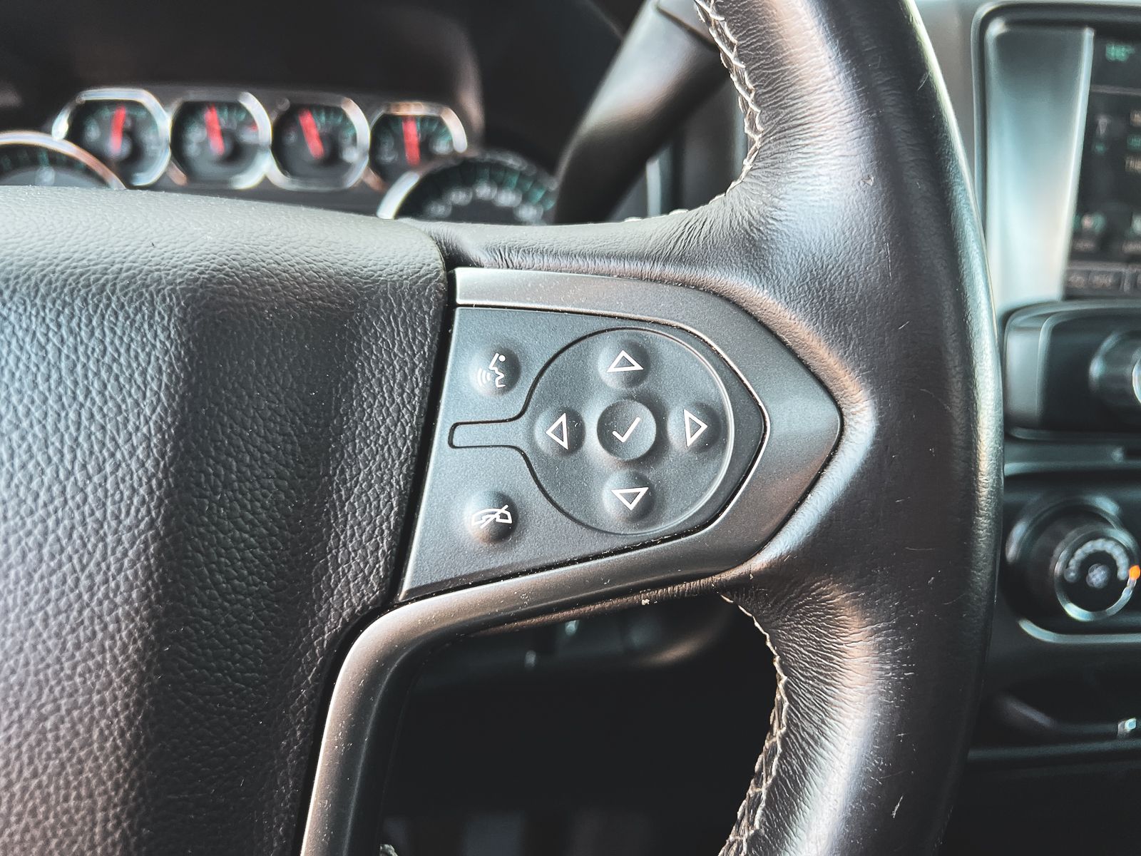 2018 Chevrolet Silverado 1500 LT photo 17