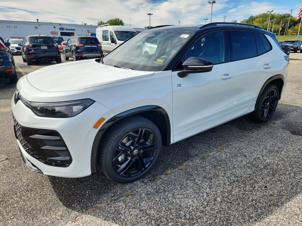 2025 Volkswagen Tiguan SE R-Line Black photo 2