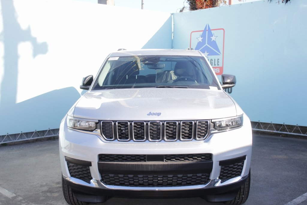 2024 Jeep Grand Cherokee Laredo photo 2