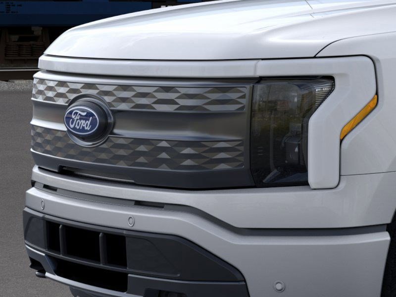 2025 Ford F-150 Lightning Lariat photo 17