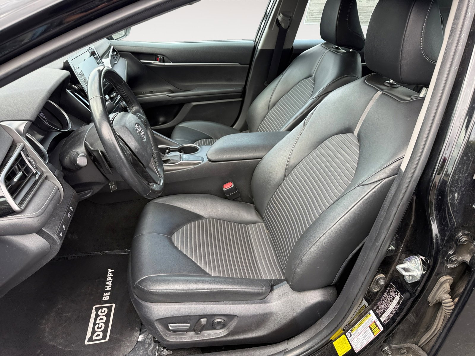 2022 Toyota Camry SE photo 10