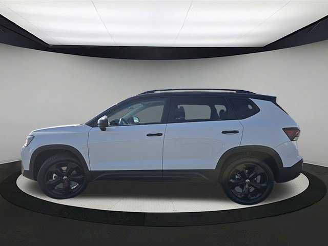 2025 Volkswagen Taos SE photo 2