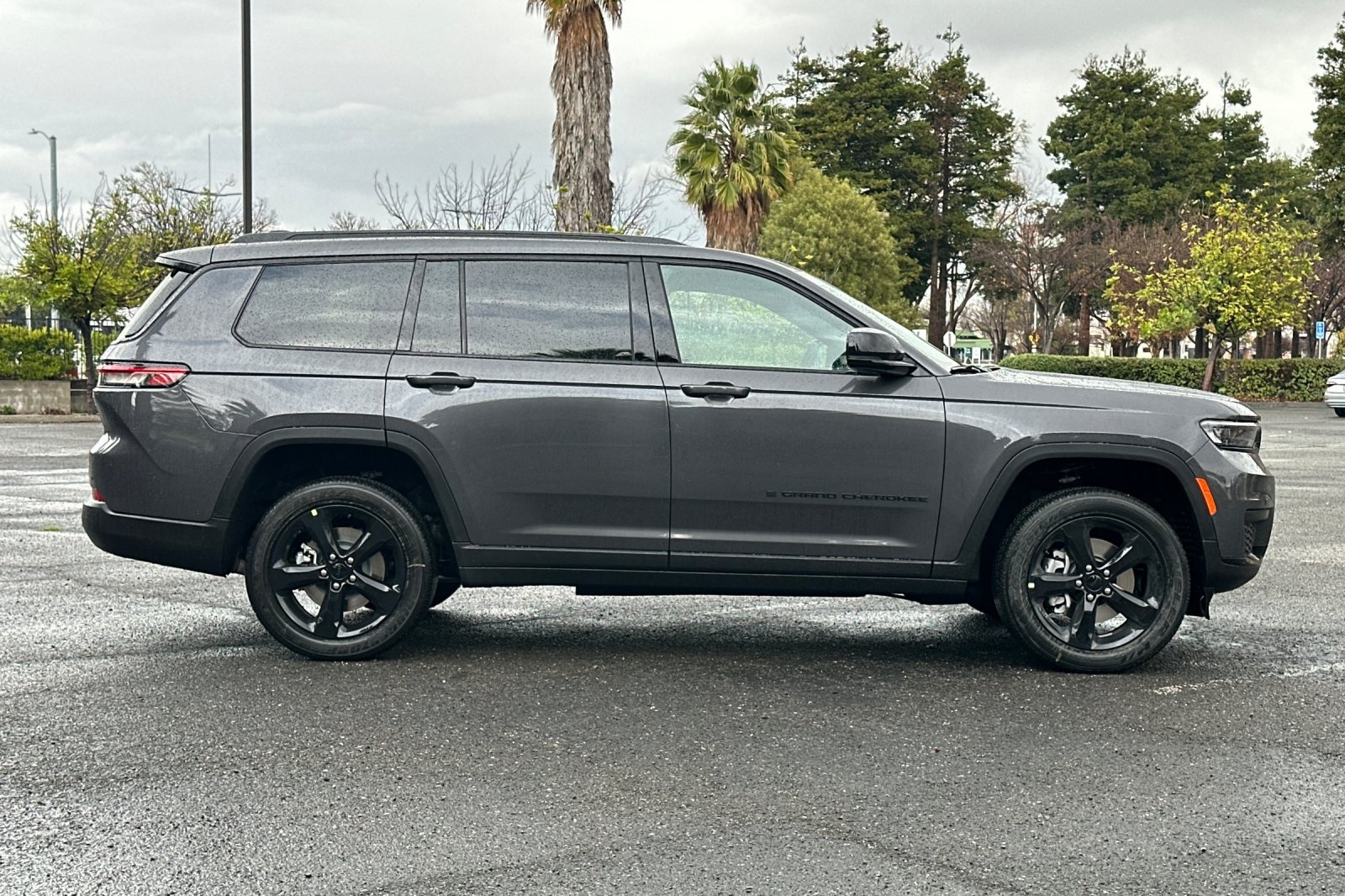 2025 Jeep Grand Cherokee Altitude X photo 2