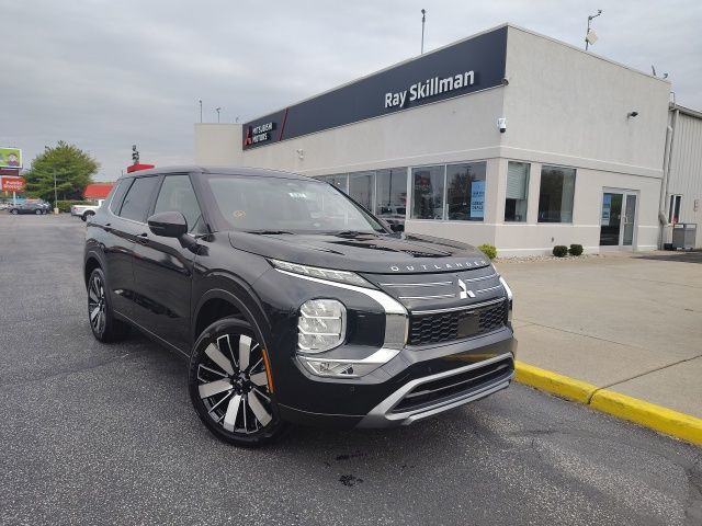 2025 Mitsubishi Outlander SE's photo