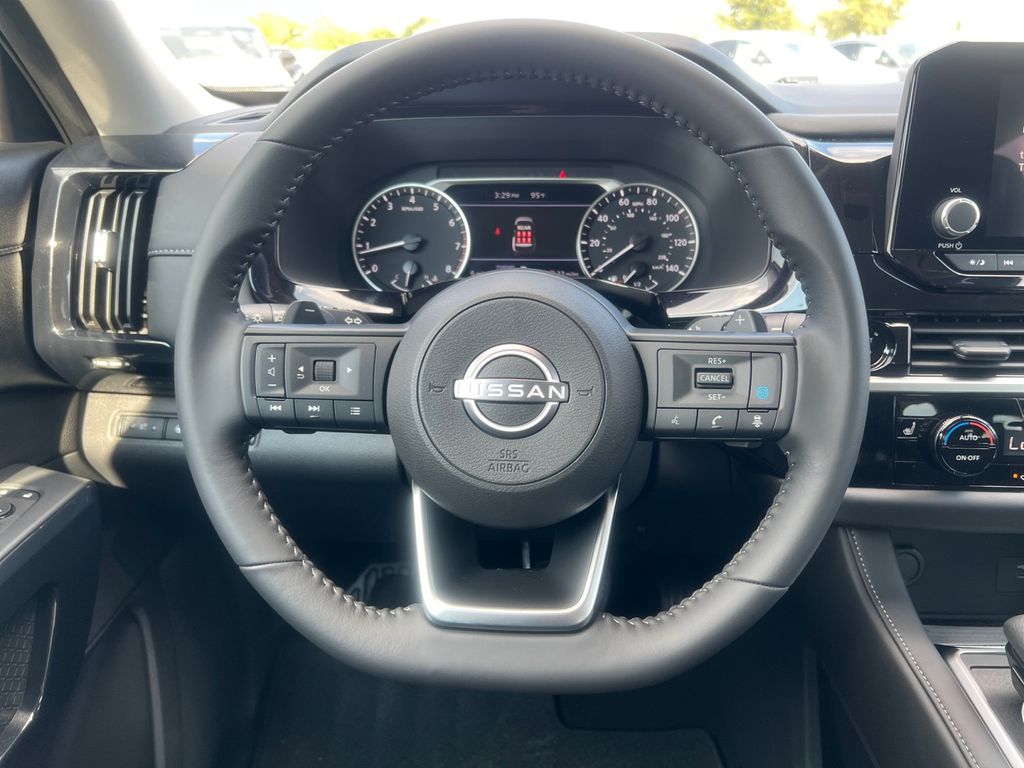 2025 Nissan Pathfinder SV photo 7