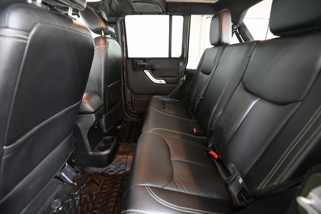 2015 Jeep Wrangler Unlimited Rubicon photo 6