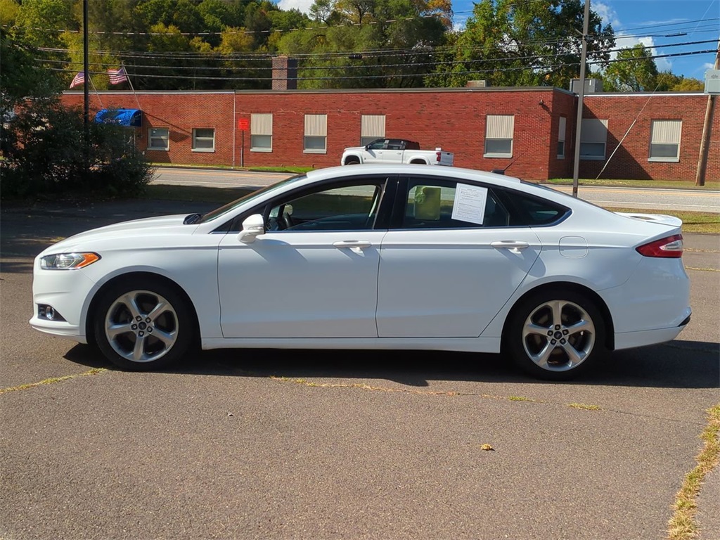 2016 Ford Fusion SE photo 3
