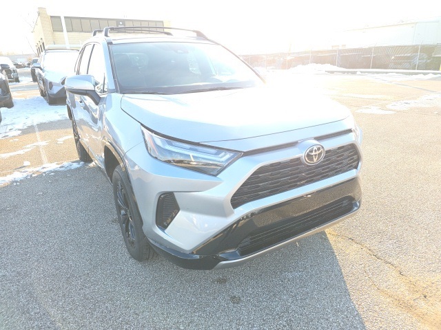 2025 Toyota RAV4 SE's photo