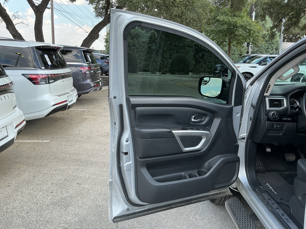 2019 Nissan Titan SV photo 22