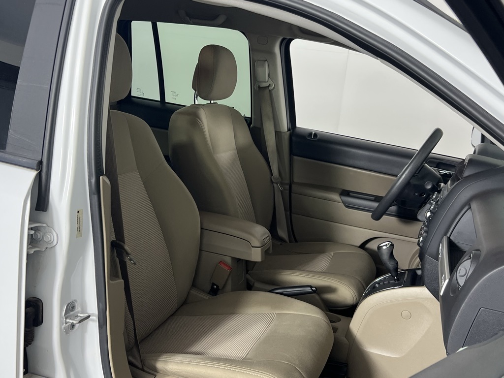 2014 Jeep Compass Sport photo 25
