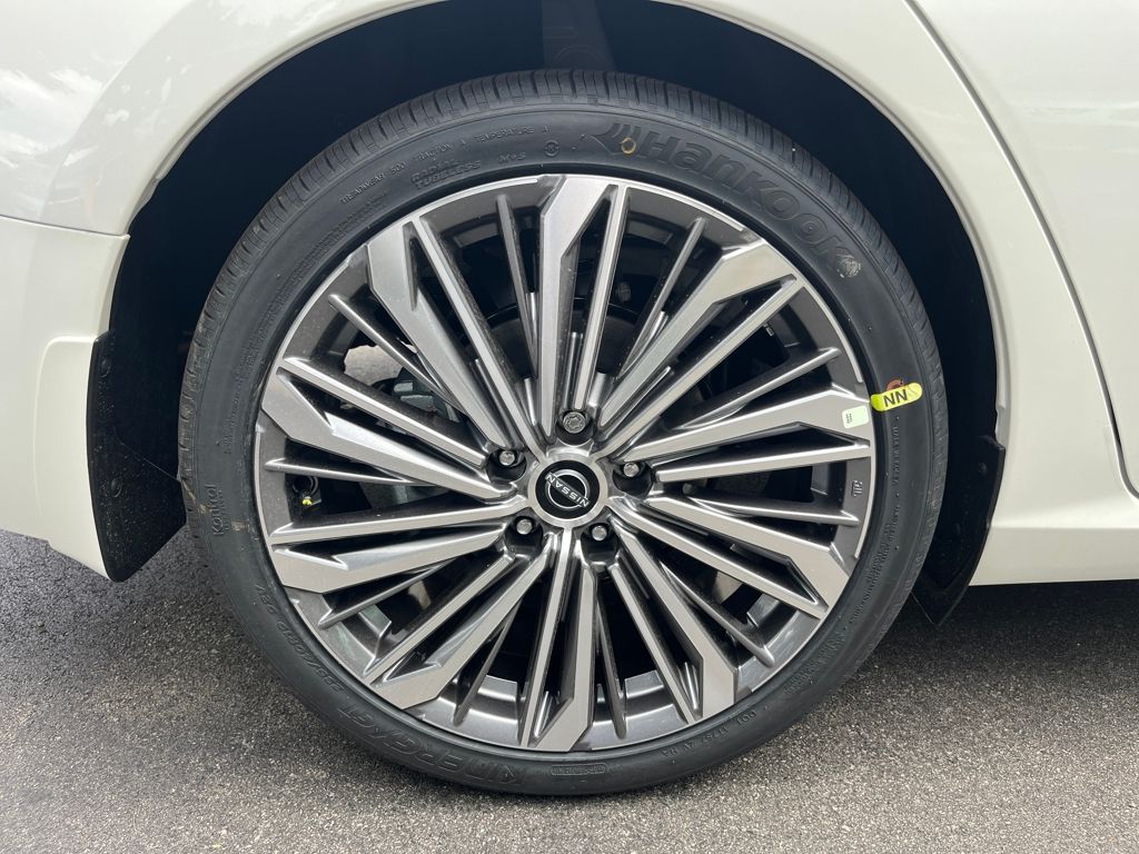 2025 Nissan Altima SL photo 12