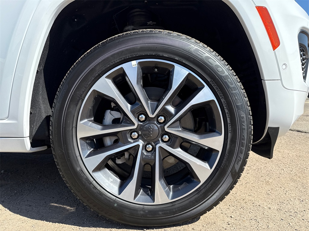 2025 Jeep Grand Cherokee Overland photo 7