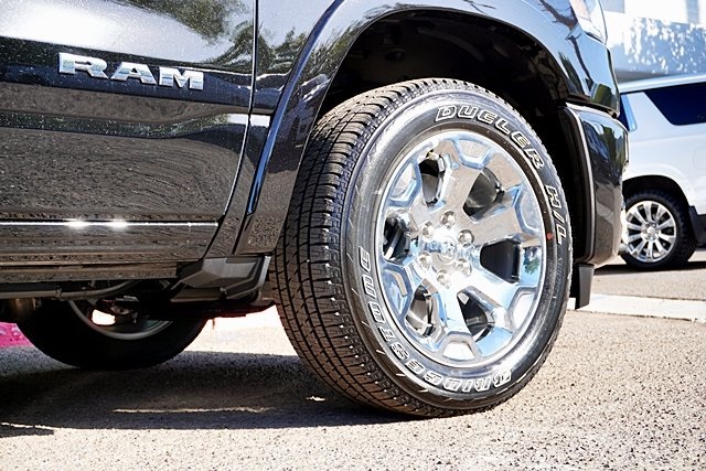 New 2026 Diamond Black Crystal Pearl-Coat Exterior Paint RAM Big Horn/Lone Star image 9