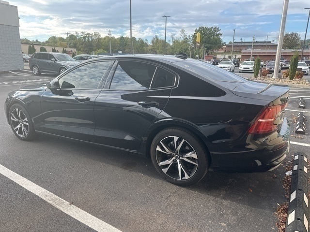 2025 Volvo S60 B5 Core photo 16