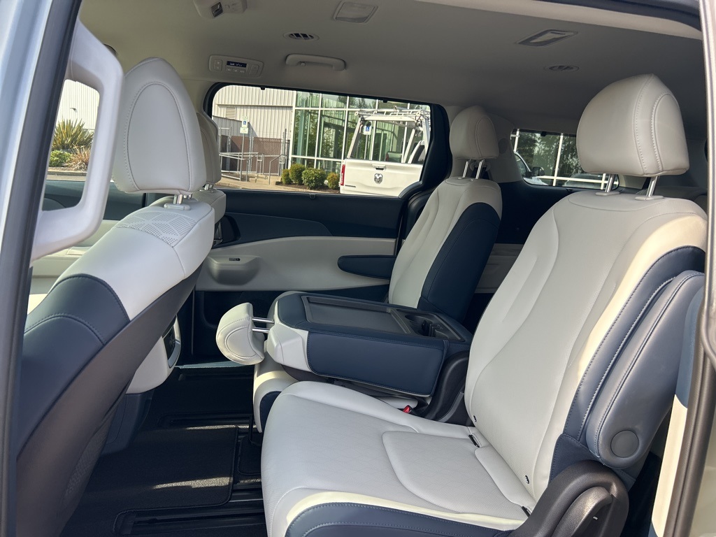 2026 Kia Carnival EX photo 8