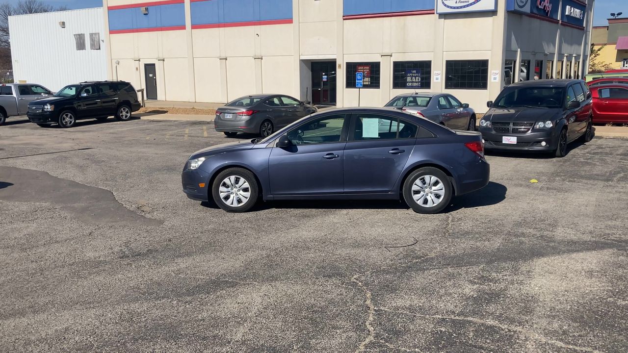 2014 Chevrolet Cruze LS photo 4