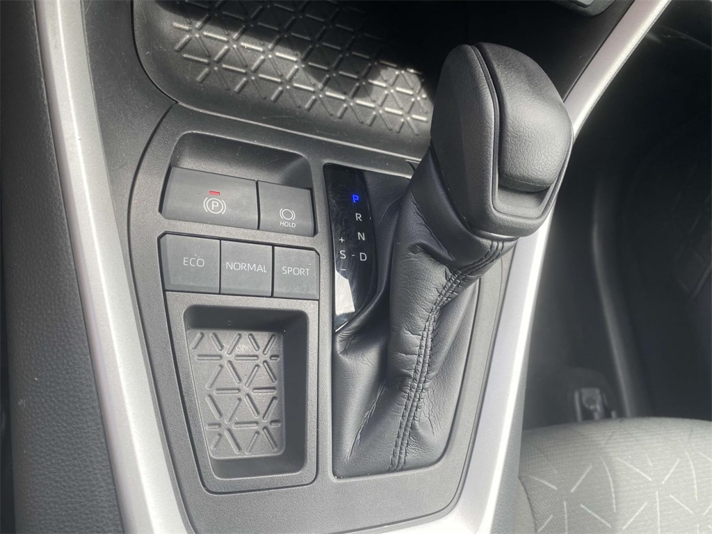 2023 Toyota RAV4 XLE photo 18