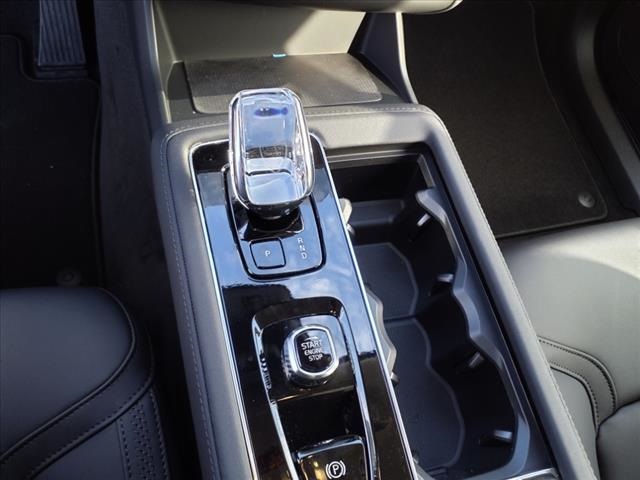 2025 Volvo XC90 T8 AWD Plus photo 11