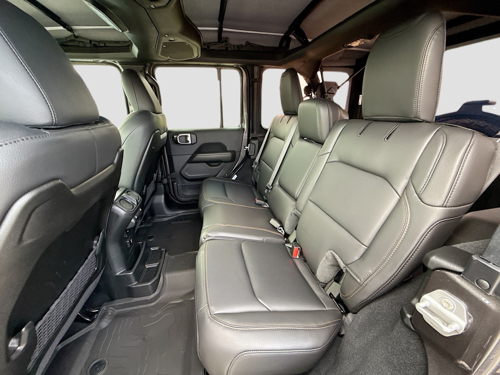 2025 Jeep Wrangler Sahara photo 24