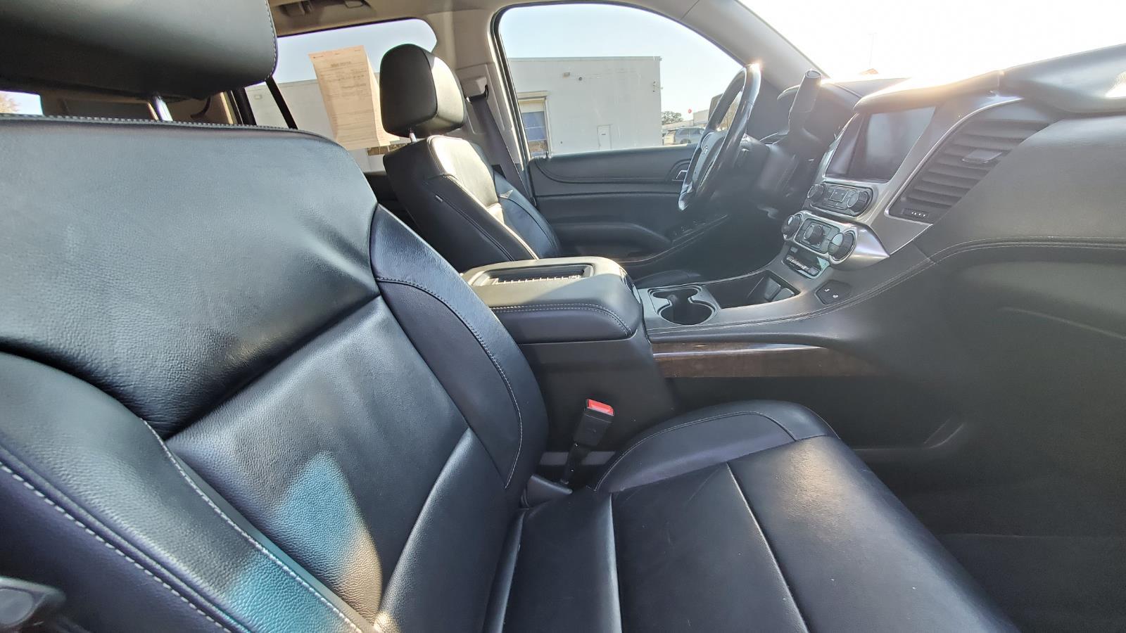 2017 Chevrolet Tahoe LT photo 4