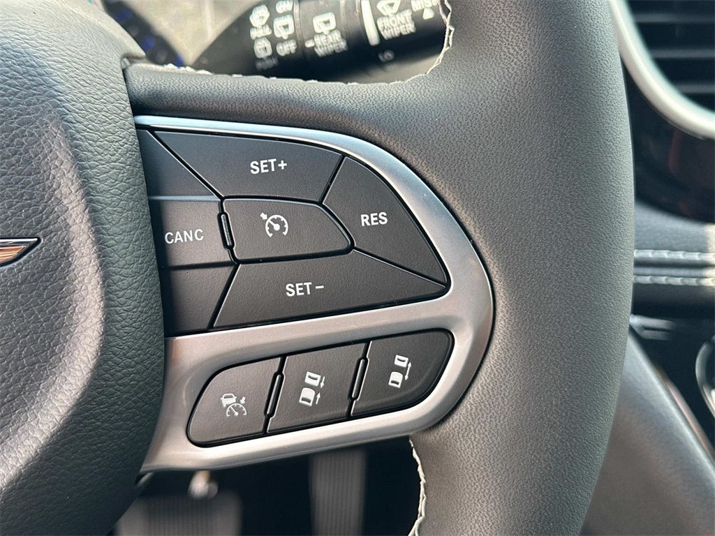 2025 Chrysler Pacifica photo 23