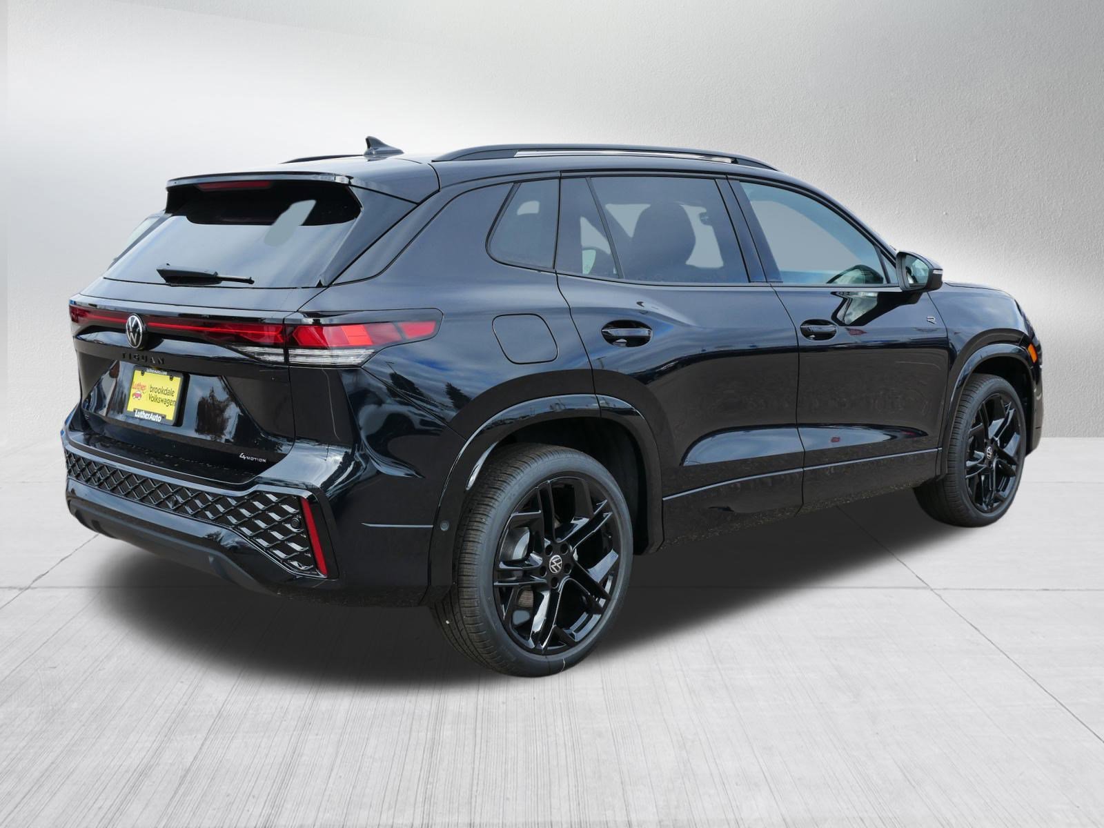 2026 Volkswagen Tiguan SE R-Line Black photo 2