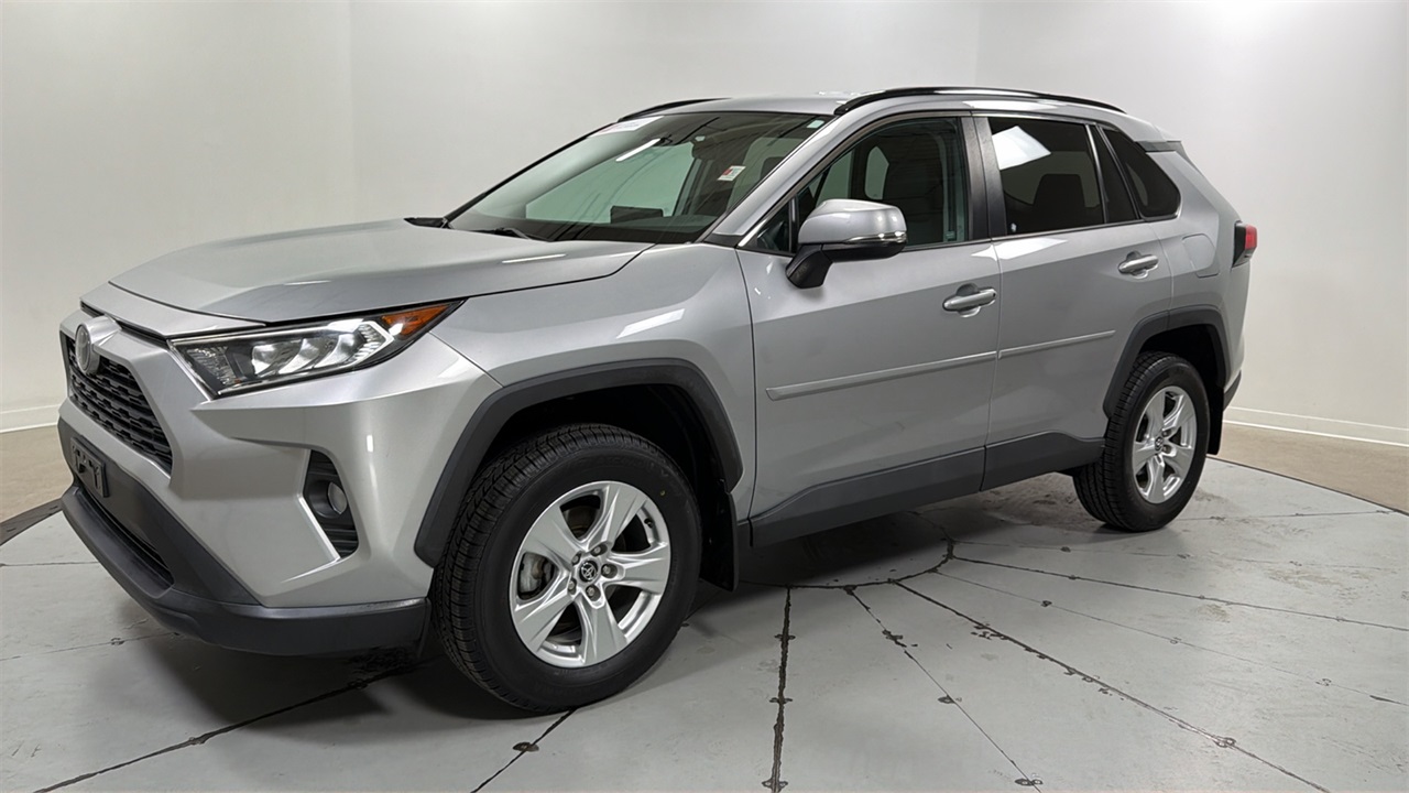 2020 Toyota RAV4 XLE's photo