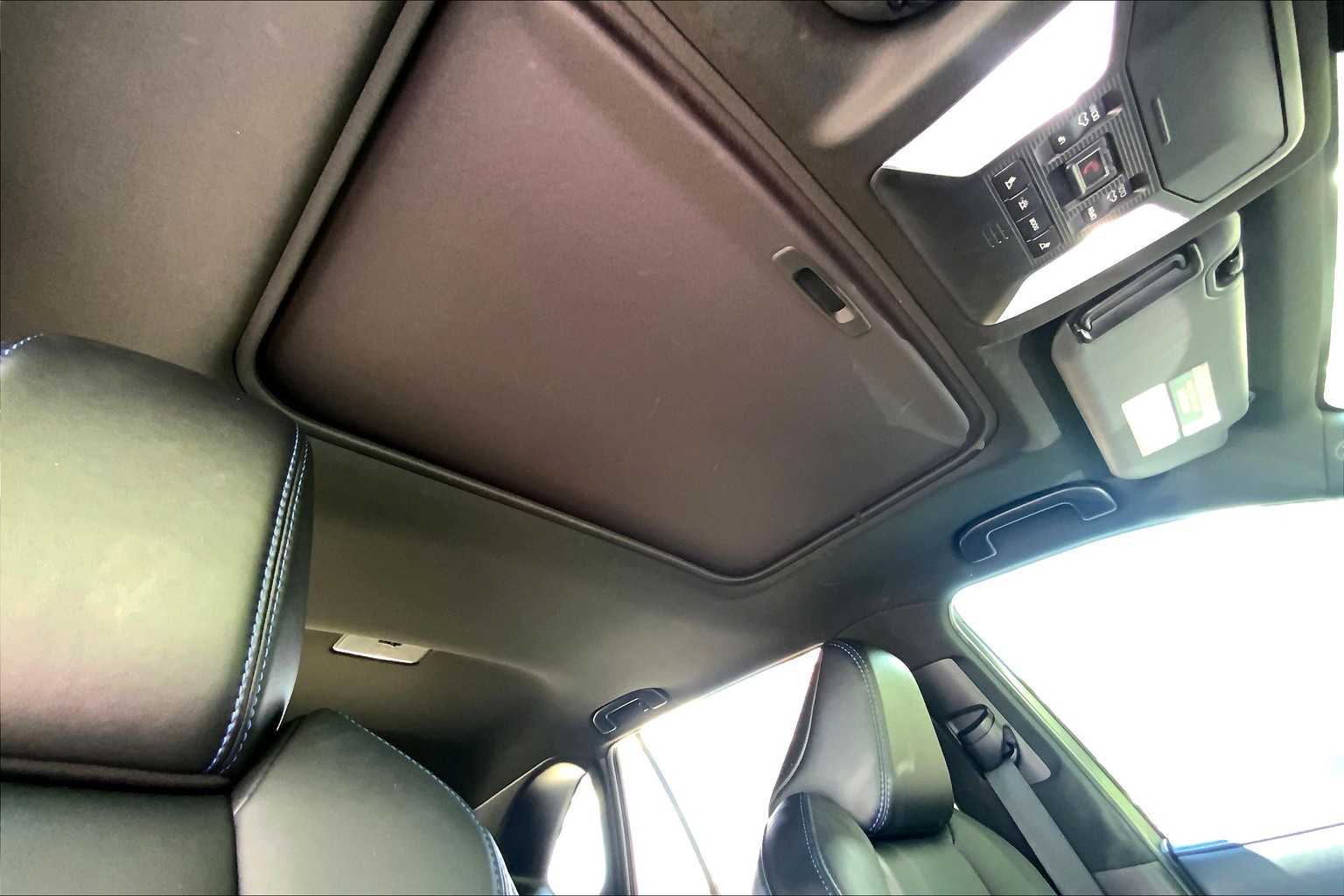 2021 Toyota RAV4 Hybrid XSE photo 8