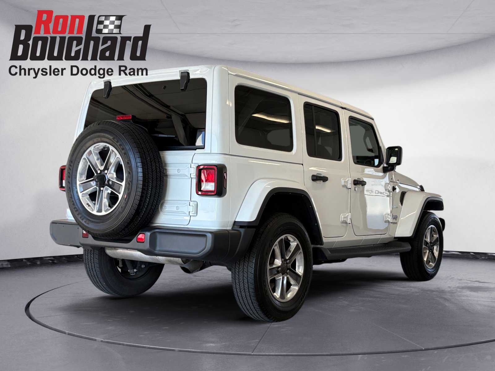 2021 Jeep Wrangler Unlimited Sahara photo 2