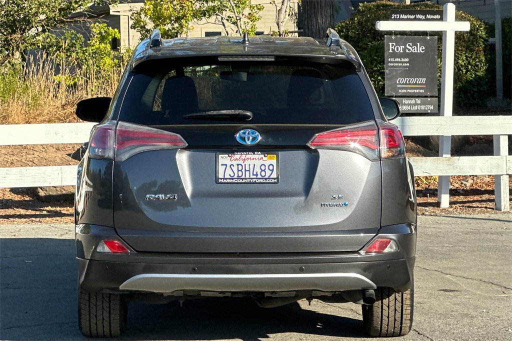 2017 Toyota RAV4 Hybrid SE photo 2