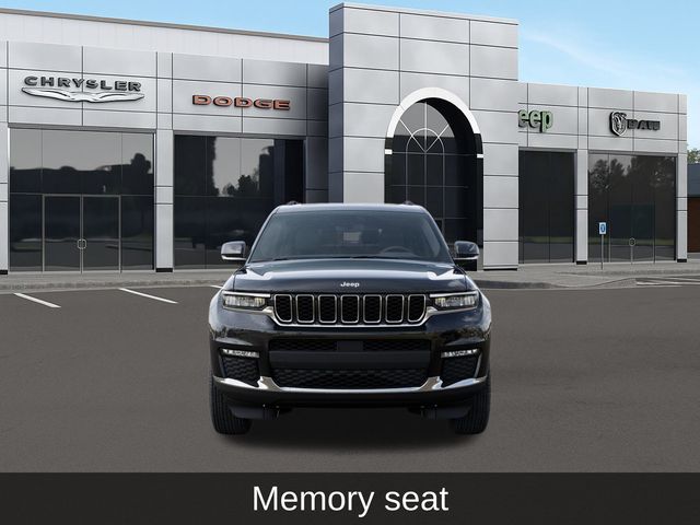 2025 Jeep Grand Cherokee Limited photo 3