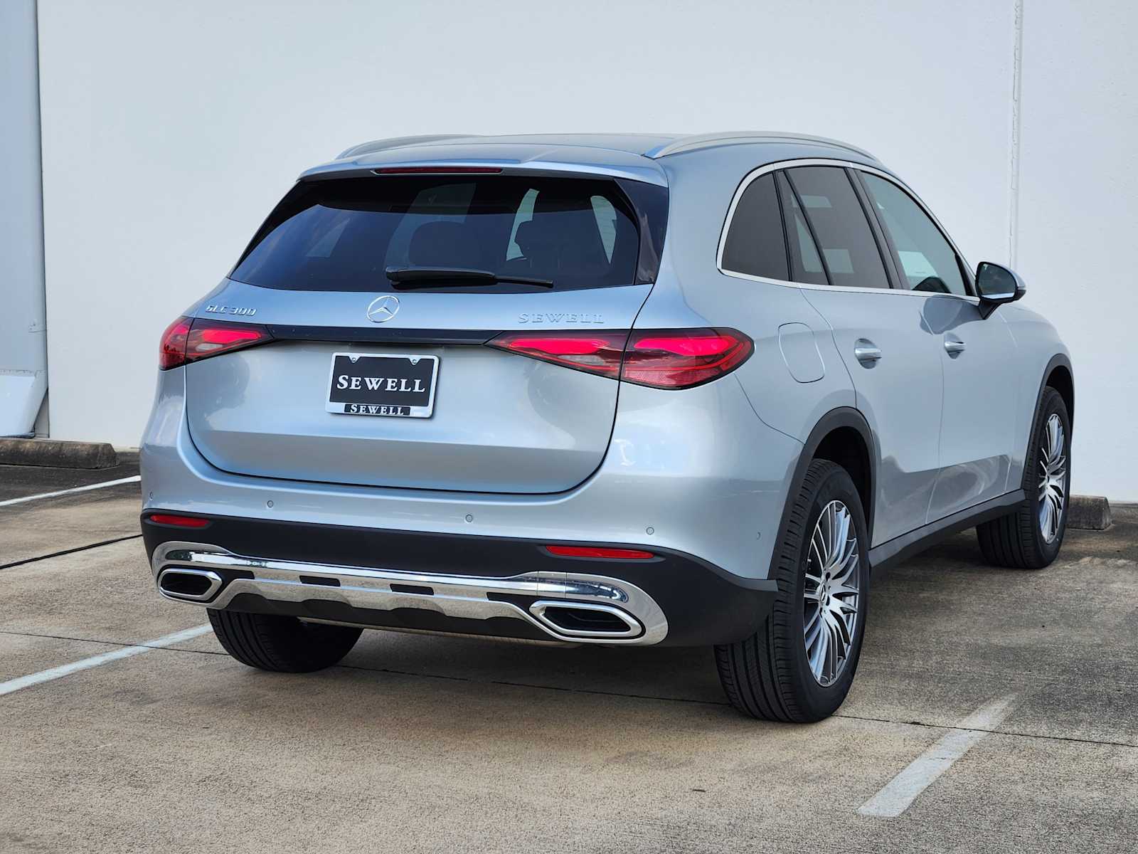 2026 Mercedes Benz GLC 300 photo 4