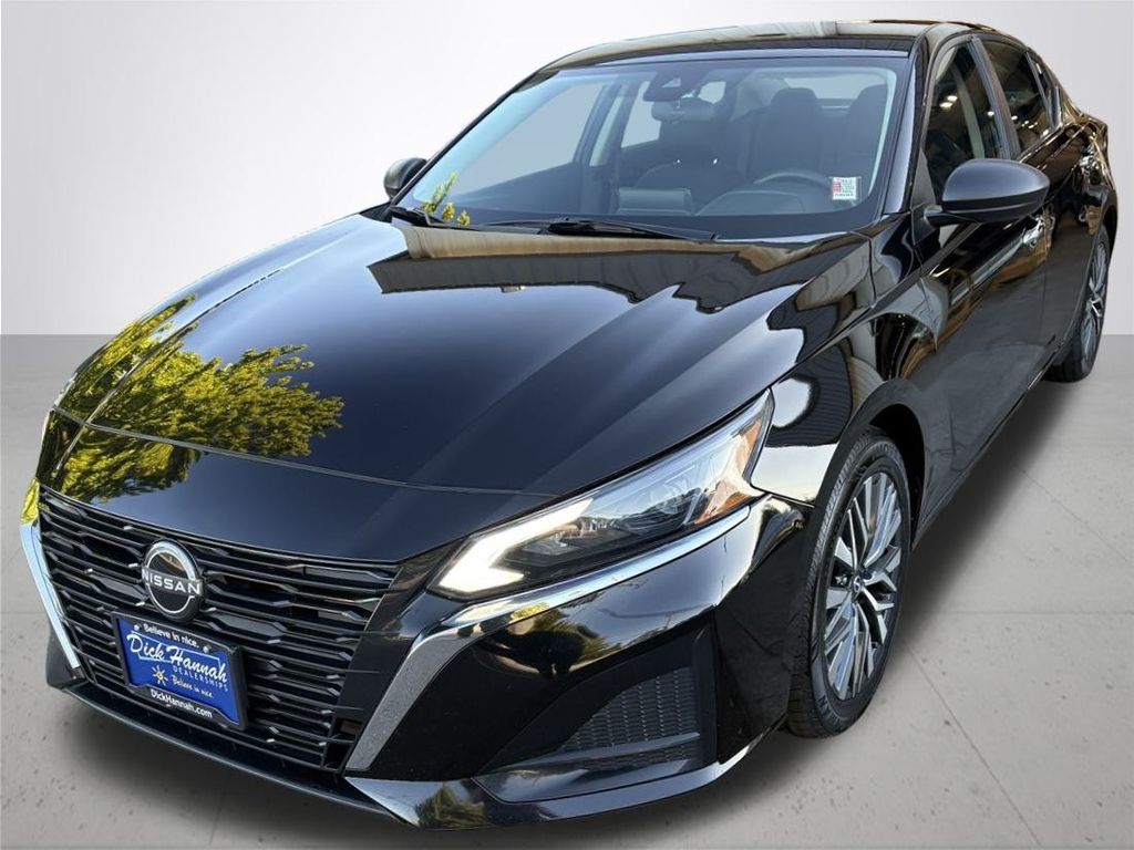 2024 Nissan Altima 2.5 SV photo 2